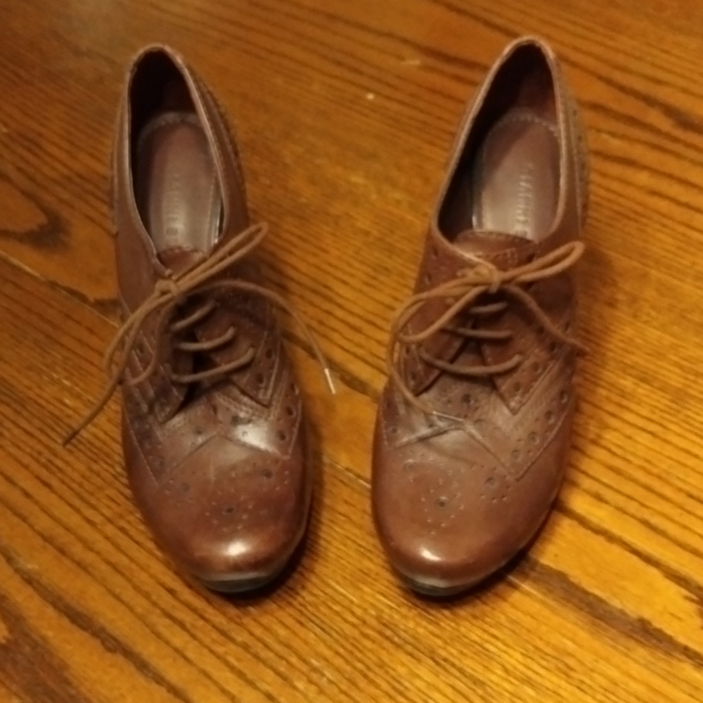 Gianni Bini Brown Oxford Heels